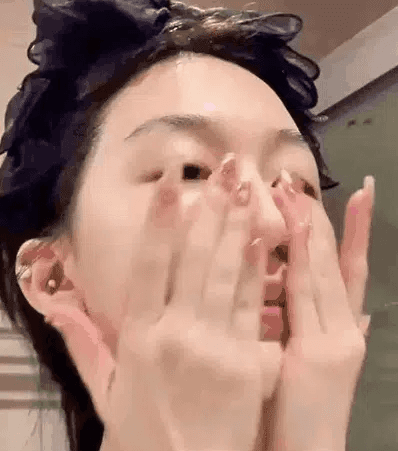 🏆️ KAUFEN SIE 1 UND ERHALTEN SIE 1 GRATIS - Straffendes Anti-Falten-Serum